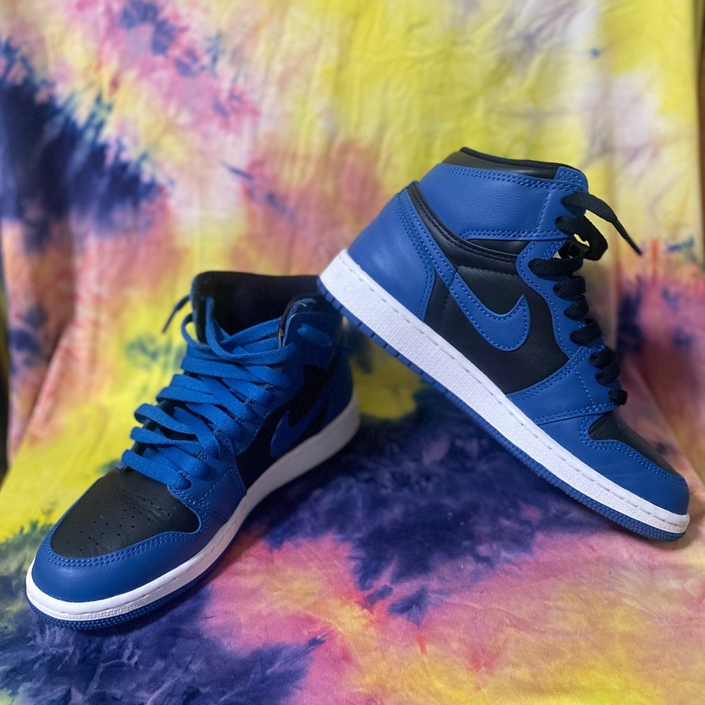 Nike Air Jordan 1 Retro High OG "Dark Marina Blue"